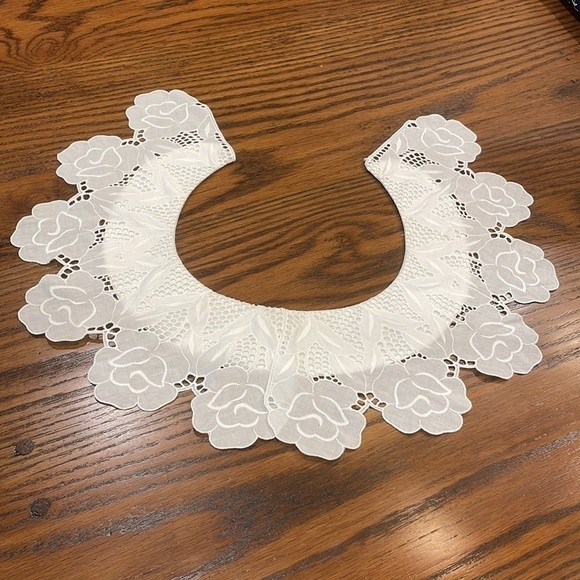 Vintage Lace Eyelet White Collar—Beautiful!!  Excellent Condition!  Floral—OS - Picture 1 of 9